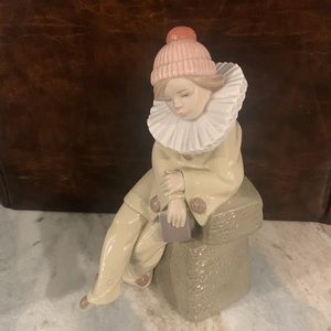 Vintage Lladro Little Jester Sitting Clown Girl Figurine 5203 DAISA 1983